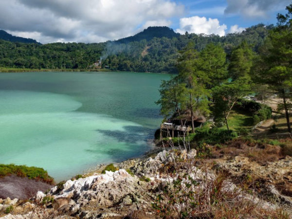 Tomohon, Danau Tiga Warna dan Kebun Bunga